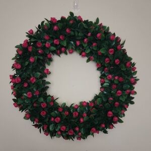 Festive Green and Red Rose Wreath